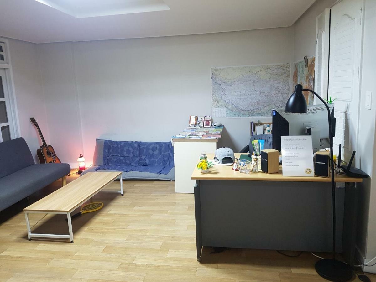Silk Road Hostel Busan Eksteriør billede